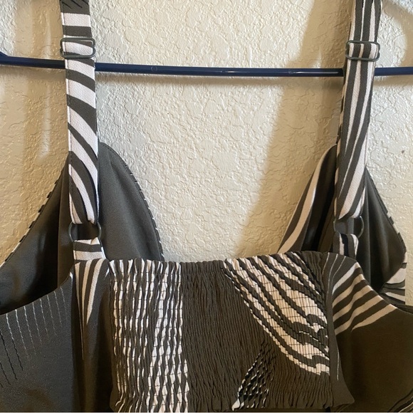 Express sweetheart neckline cut out dress - Picture 4 of 4